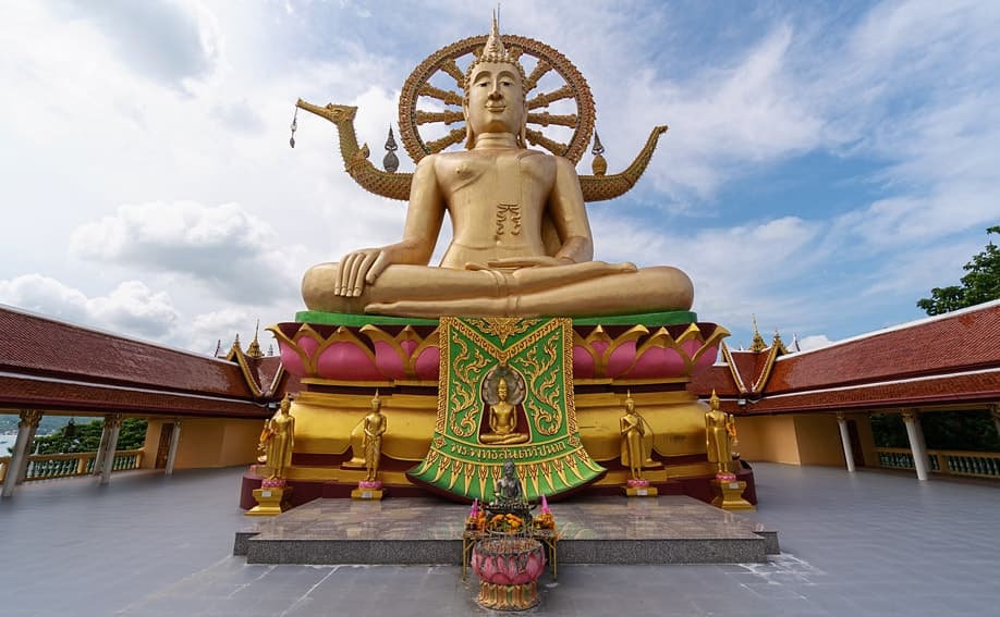 Top Sehenswürdigkeit auf Koh Samui - Der Big Buddha im Wat Phra Yai.