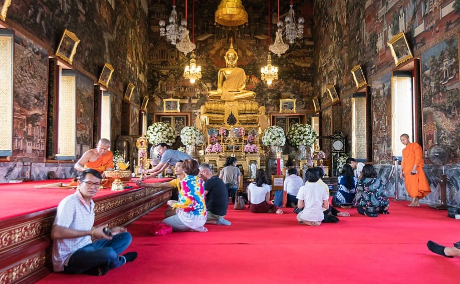 Sitzender Buddha in der Ubosot