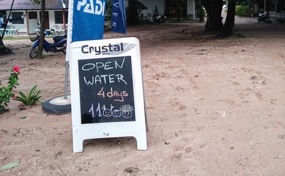 Open Water Diver 4 Tage 11000 Baht.