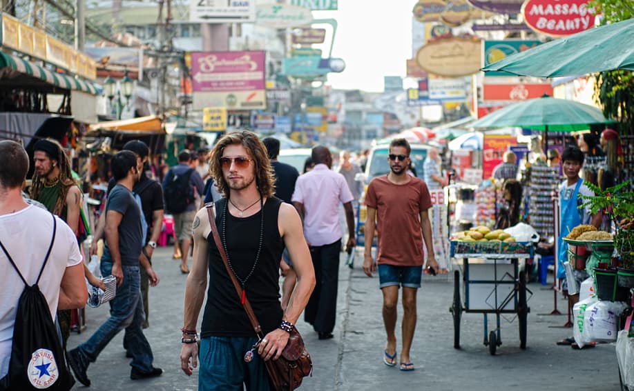 Backpacker in der Khao San Road.