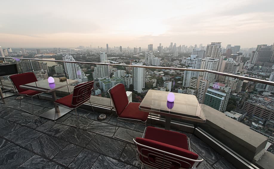 Die Belga Rooftop Bar des Sofitel Bangkok - Dachterassen-Bar und Restaurant.