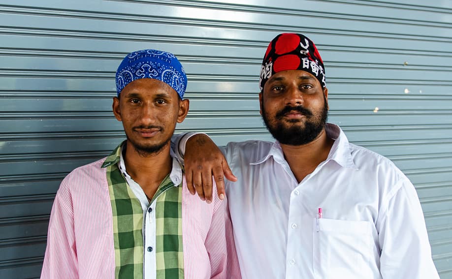 Zwei indische Wahrsager in Bangkoks Little India.