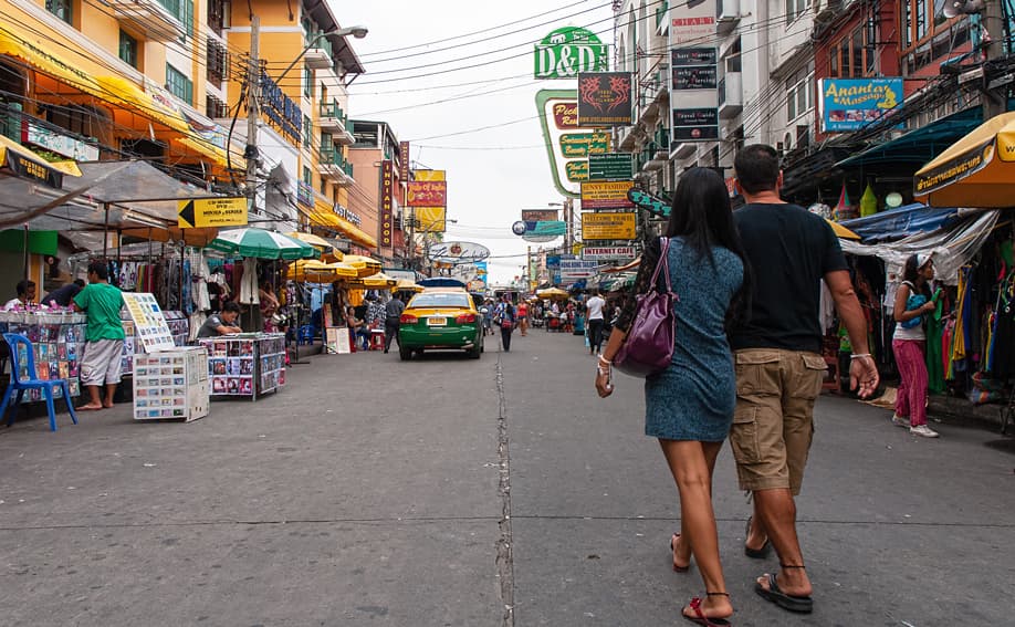 Die Khao San Road bei Tag.