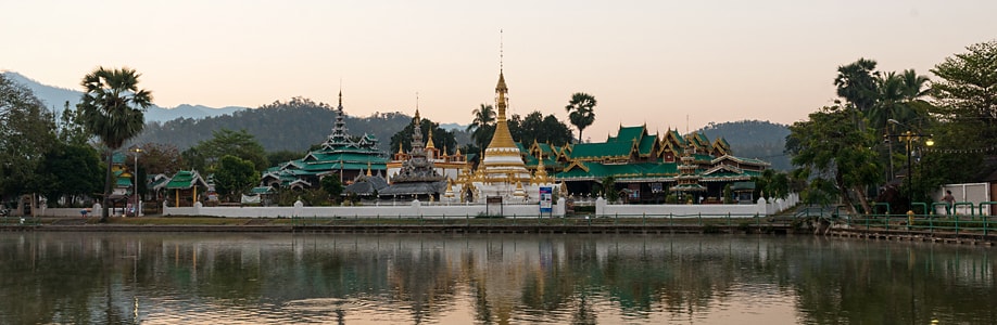 Tempel am See in Mae Hong Son.