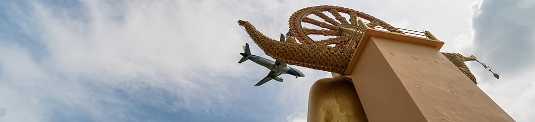 Flugzeug im Landeanflug auf Koh Samui.