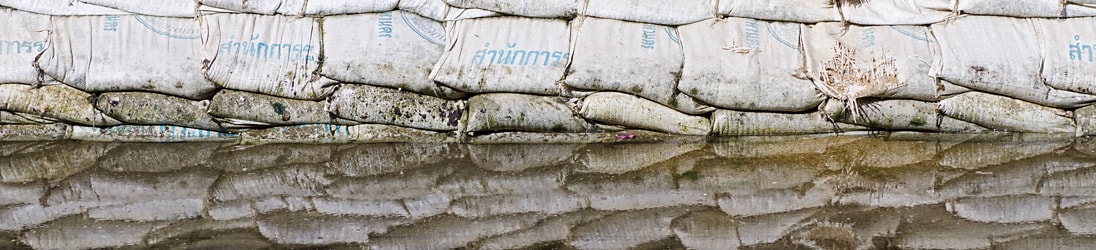 Sandsäcke gegen das Hochwasser in Bangkok
