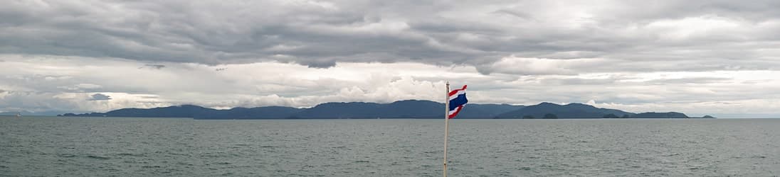 Blick auf Koh Samui von der Fähre.