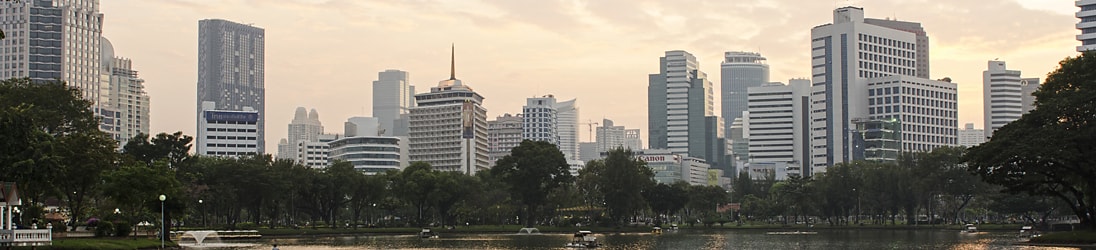 Lumphini-Park in Bangkok - Skyline.