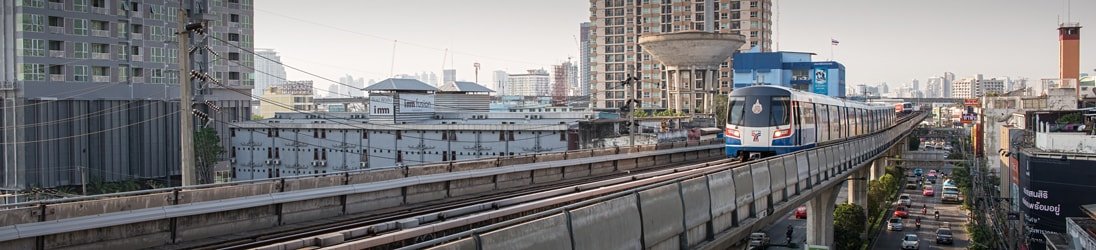 Anfahrt des Skytrain in Bangkok