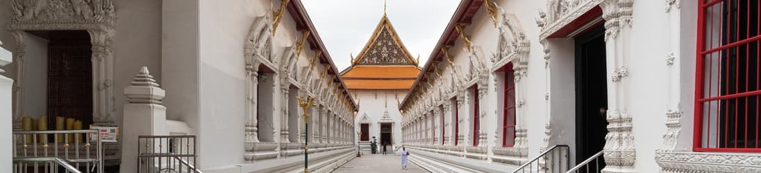 Der Eingangsbereich des Wat Mahathat in Bangkok
