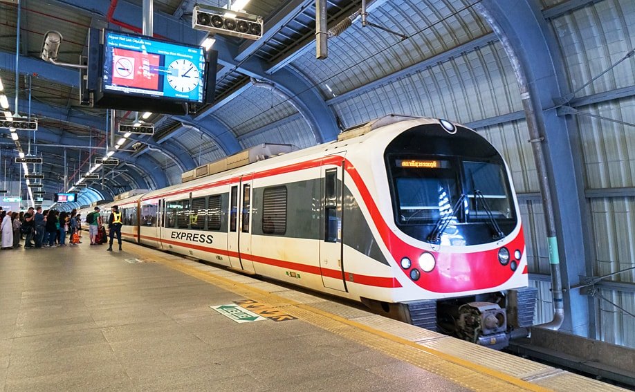Zug des Airport Rail Link in Bangkok - Express Line.