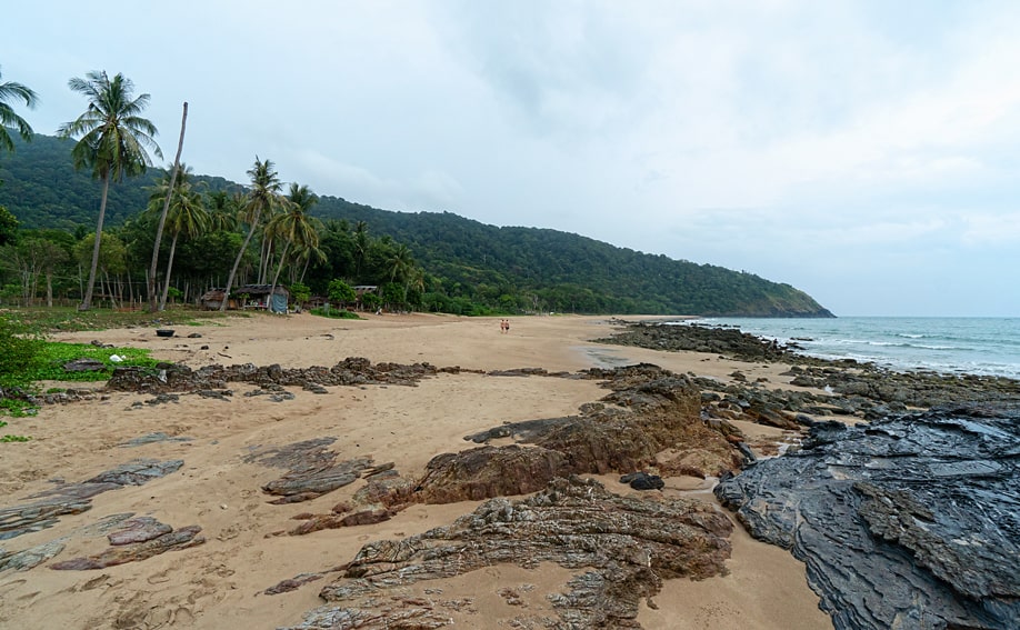 Der palmengesäumte Strand in der Bamboo Bay.