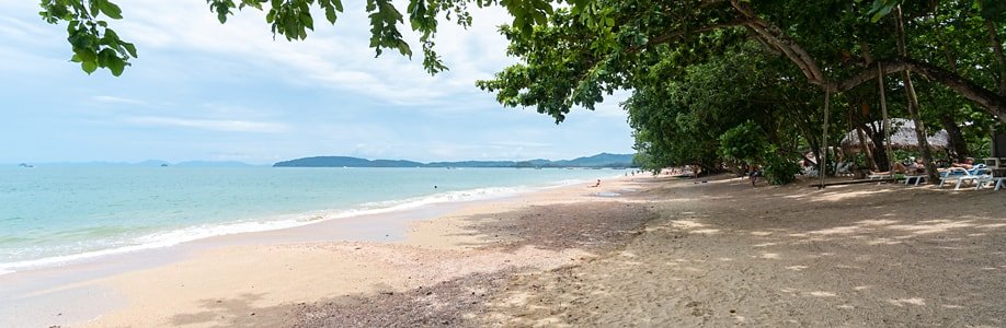 Der Ao Nang Strand auf Höhe vom Golden Beach Resort.