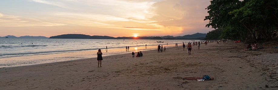 Sonnenuntergang am Ao Nang Beach.