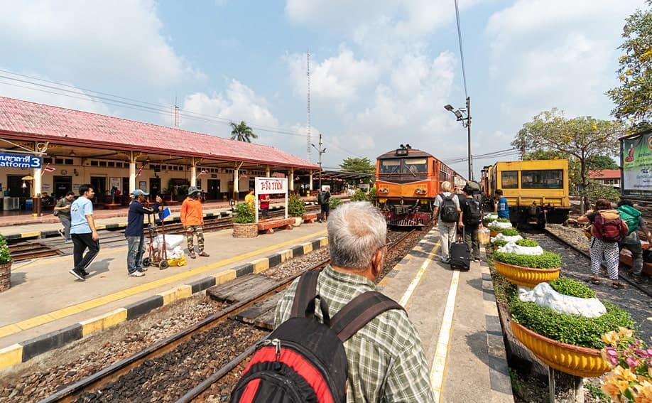 Der Zug von Ayutthaya nach Bangkok.