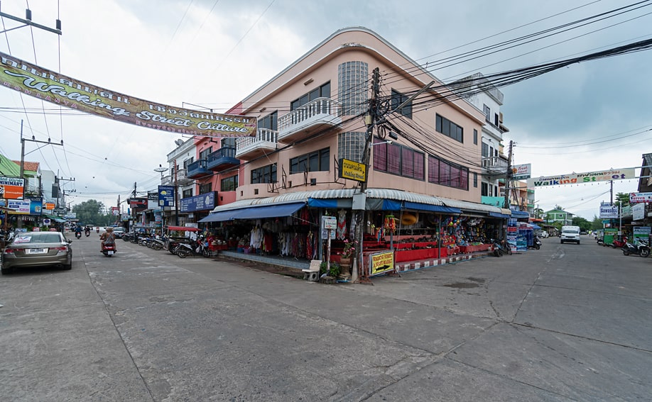 Die Ban Saladan Walking Street.