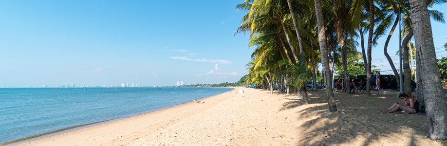 Bang Sare Strand nahe dem Fischerdorf Sattahip.