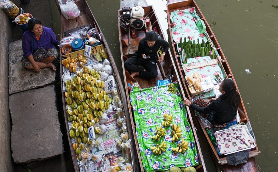 Damnoen Saduak Floating Market in Ratchaburi - Einer der bekanntesten schwimmenden Märkte von Bangkok.