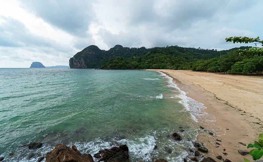 Hat Farang Strand auf Koh Mook.