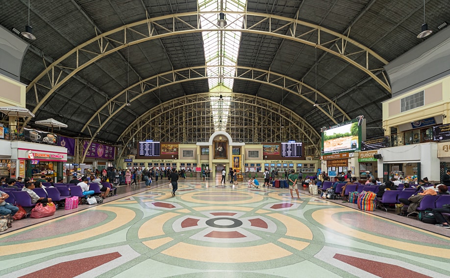 Empfangsgebäude des Hua Lamphong Bahnhofs in Bangkok.