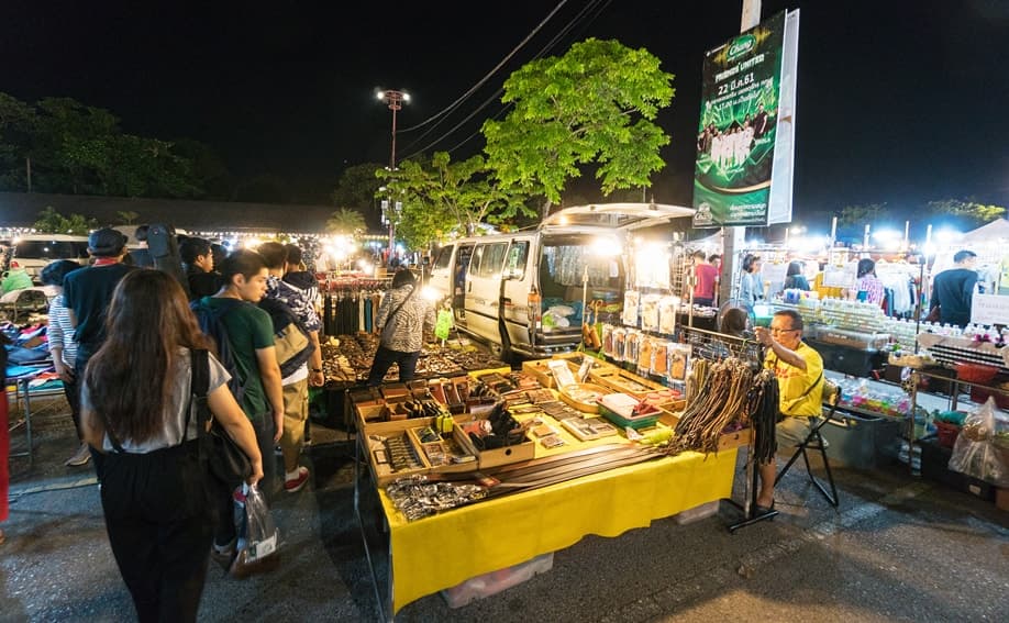 Ein Verkaufsstand auf dem Parkplatz vom JJ Green Market