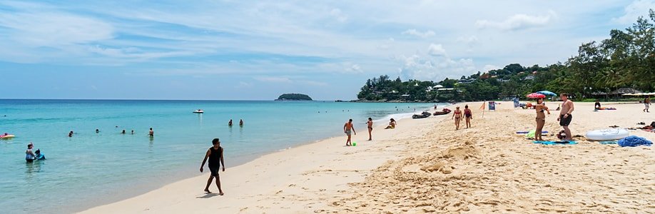 Der Kata Noi Strand auf Phuket.