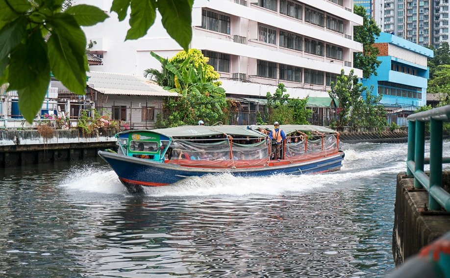 Boot auf dem Khlong Saen Saep.
