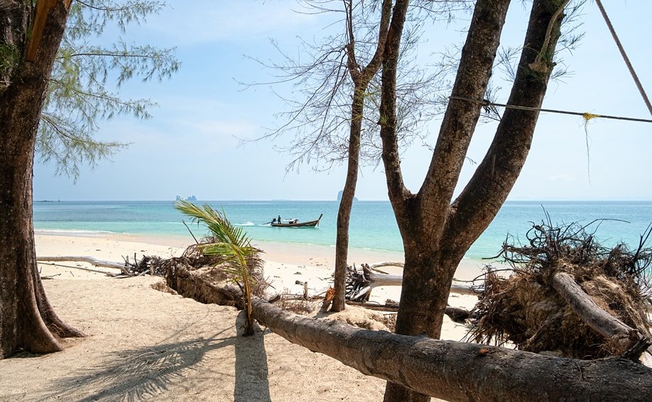 Einsamer Sandstrand auf Koh Bulon Lae.