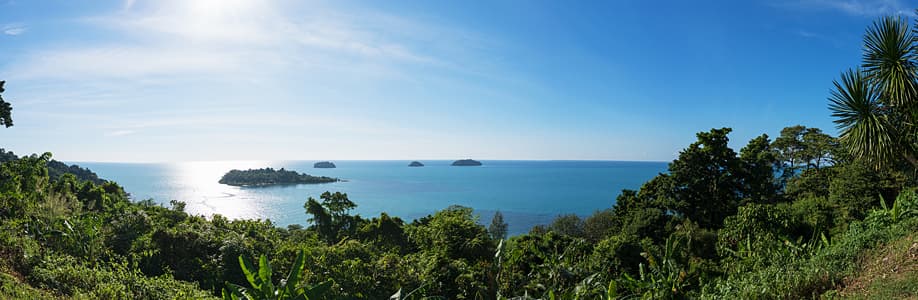 Blick vom Kai Bae Viewpoint über die vorgelagerten Inseln.