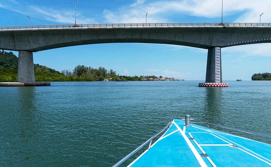 Die Siri Lanta Brücke mit Koh Lanta Yai und Koh Lanta Noi.