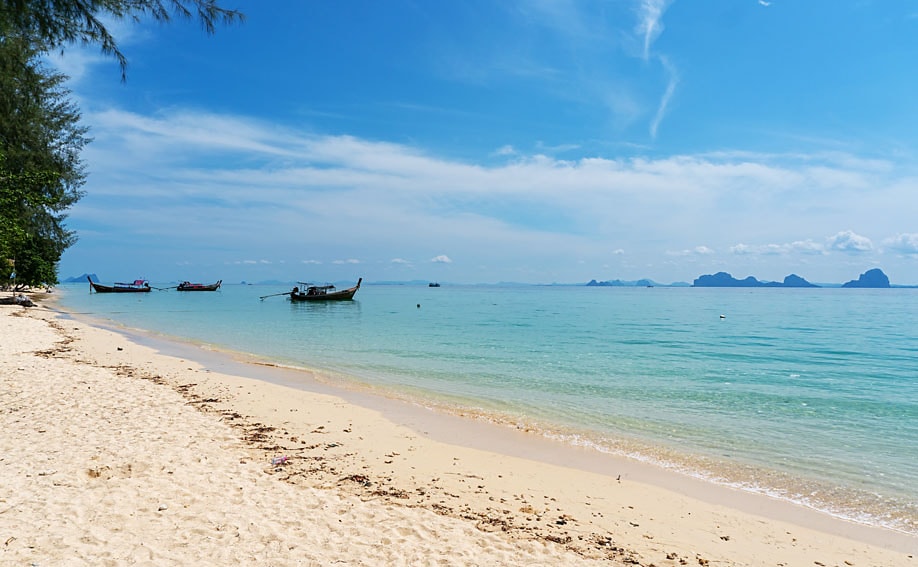 Strand an der Ostküste von Koh Ngai.