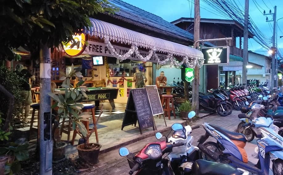 The Flag and Four Toes ist eine gemütliche Bar auf Koh Phangan.