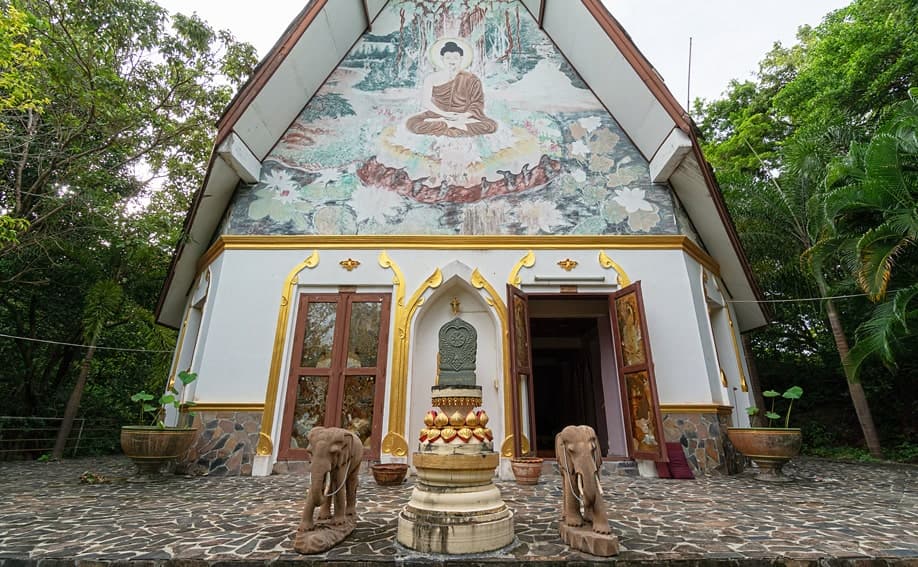 Wat Khao Tam.