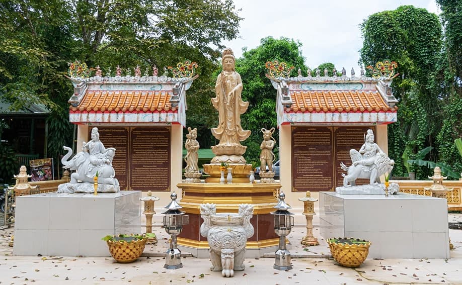 Wat Paa Sang Tham.