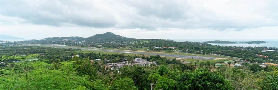 Blick auf den Flughafen von Koh Samui.