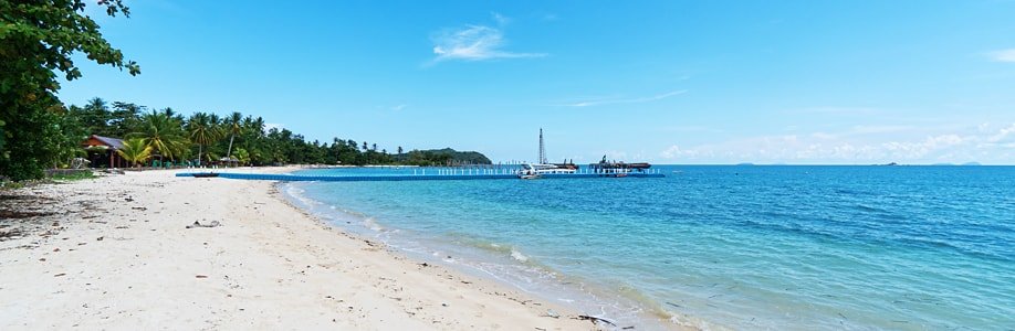 Der Pier am Loh Jark Beach auf Koh Yao Yai.