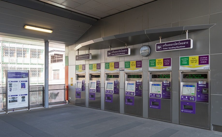 Fahrkartenautomat bei der MRT-Haltestelle Tao Poon