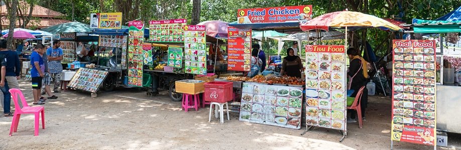 Garküchen am Nopparat Thara Beach.