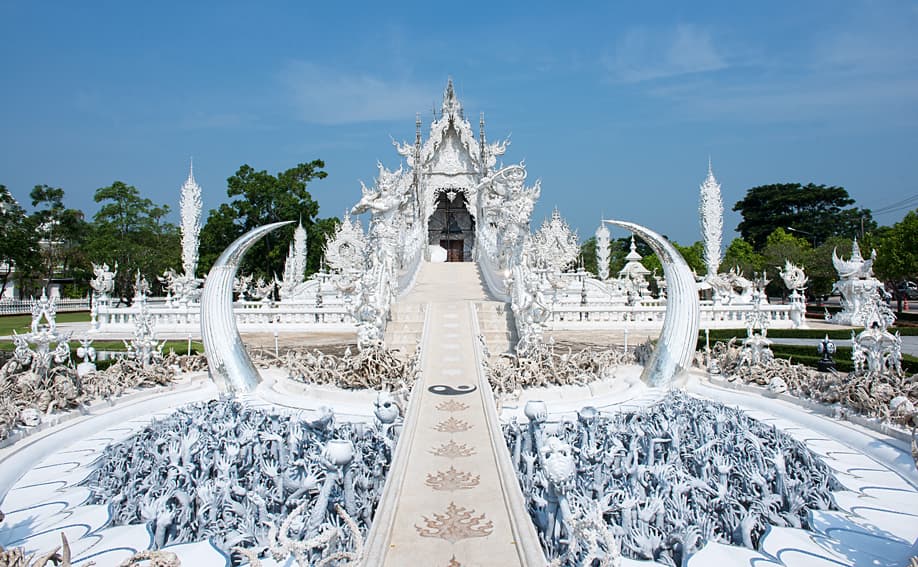 Sehenswürdigkeit in Chiang Rai - Der weiße Tempel Wat Rong Khun.