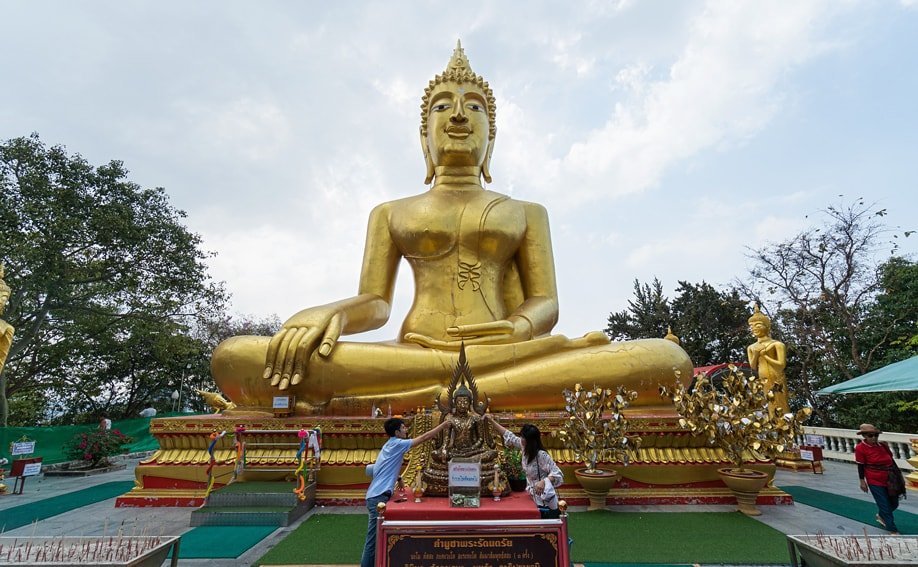 Top-Sehenswürdigkeit in Pattaya - Der Wat Phra Yai mit dem Big Buddha.
