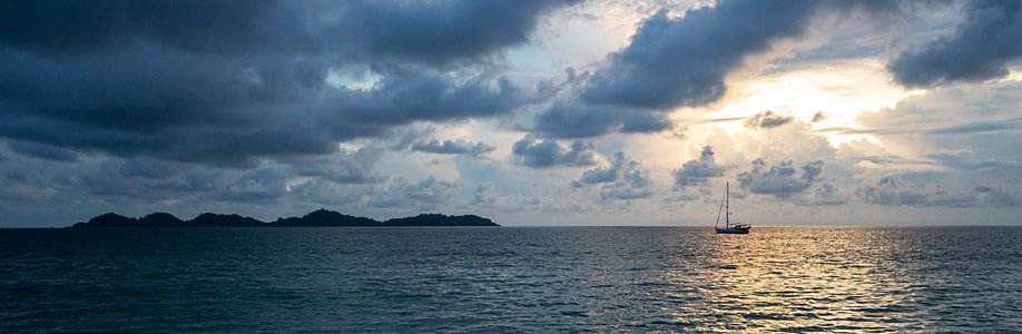 Sonnenuntergang mit Blick auf Koh Kradan.