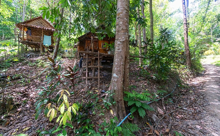 Bungalows im Dschungel der Railay-Halbinsel.