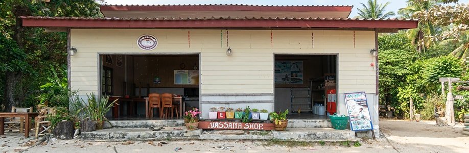 Der kleine Vassana Supermarkt auf Koh Bulon.