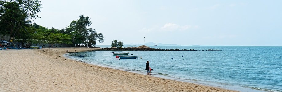 Der Wong Amat Beach am Vormittag.