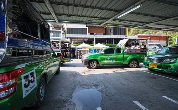 Taxis am Na Dan Pier auf Koh Samet.