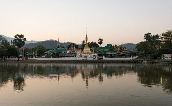 Mae Hong Son Sehenswürdigkeiten - Tempel im Ortszentrum