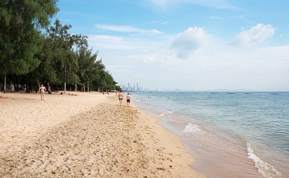 Der Pratamnak Beach