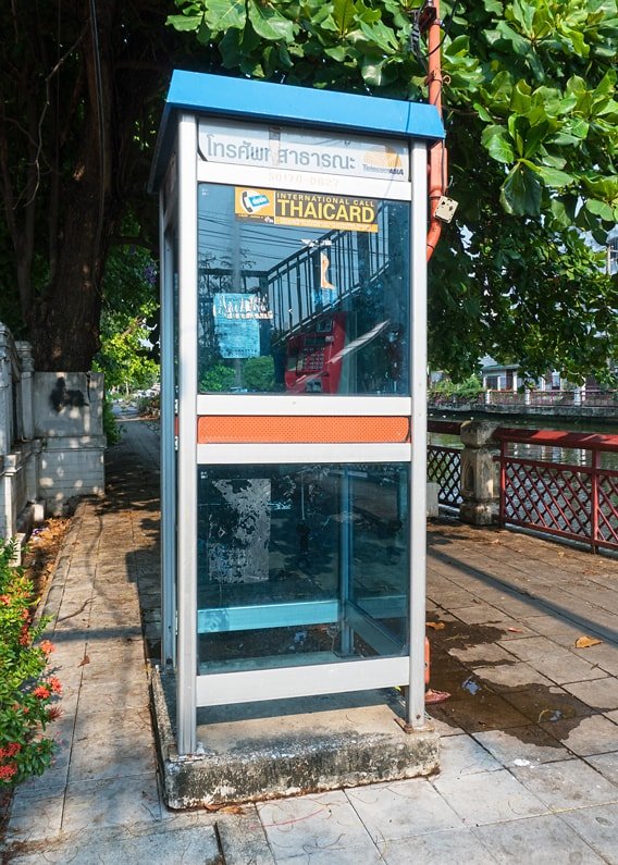 Eine alte Telefonzelle in Thailand.