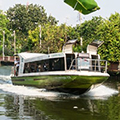 Wassertaxi auf dem Khlong Phasi Charoen.